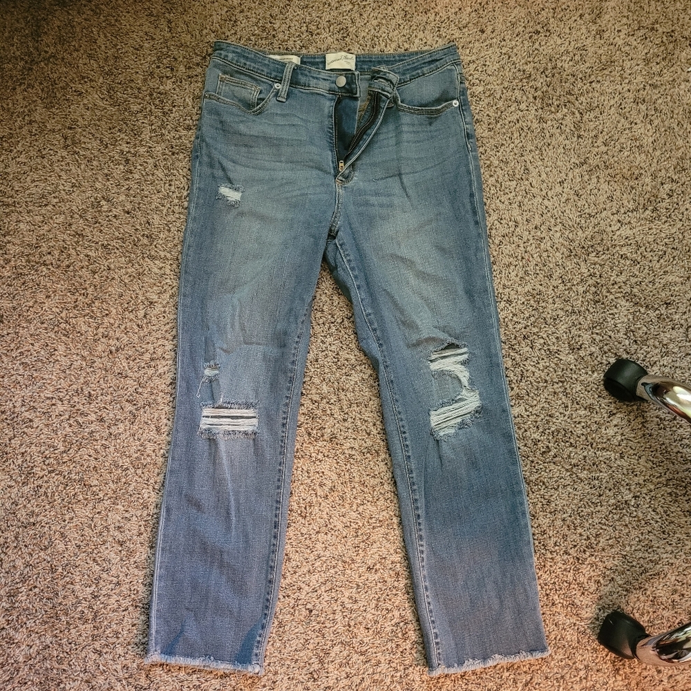 Universal Thread Women's Straight Leg Jeans - Distressed Blue